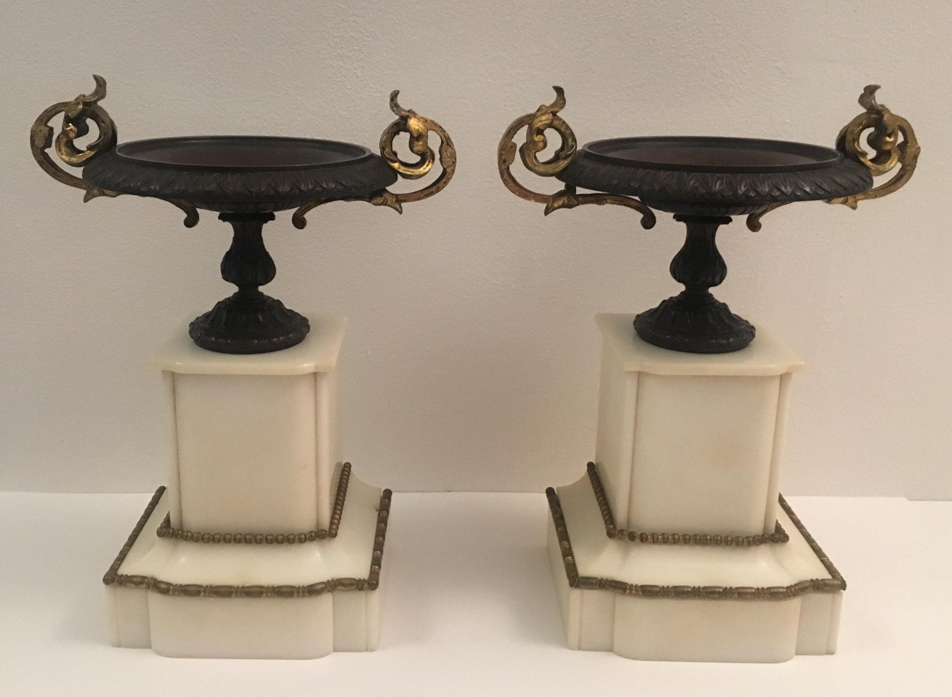 19th Century Neoclassical Gilded Bronze and White Marble Mantel Clock Set — detail 4
