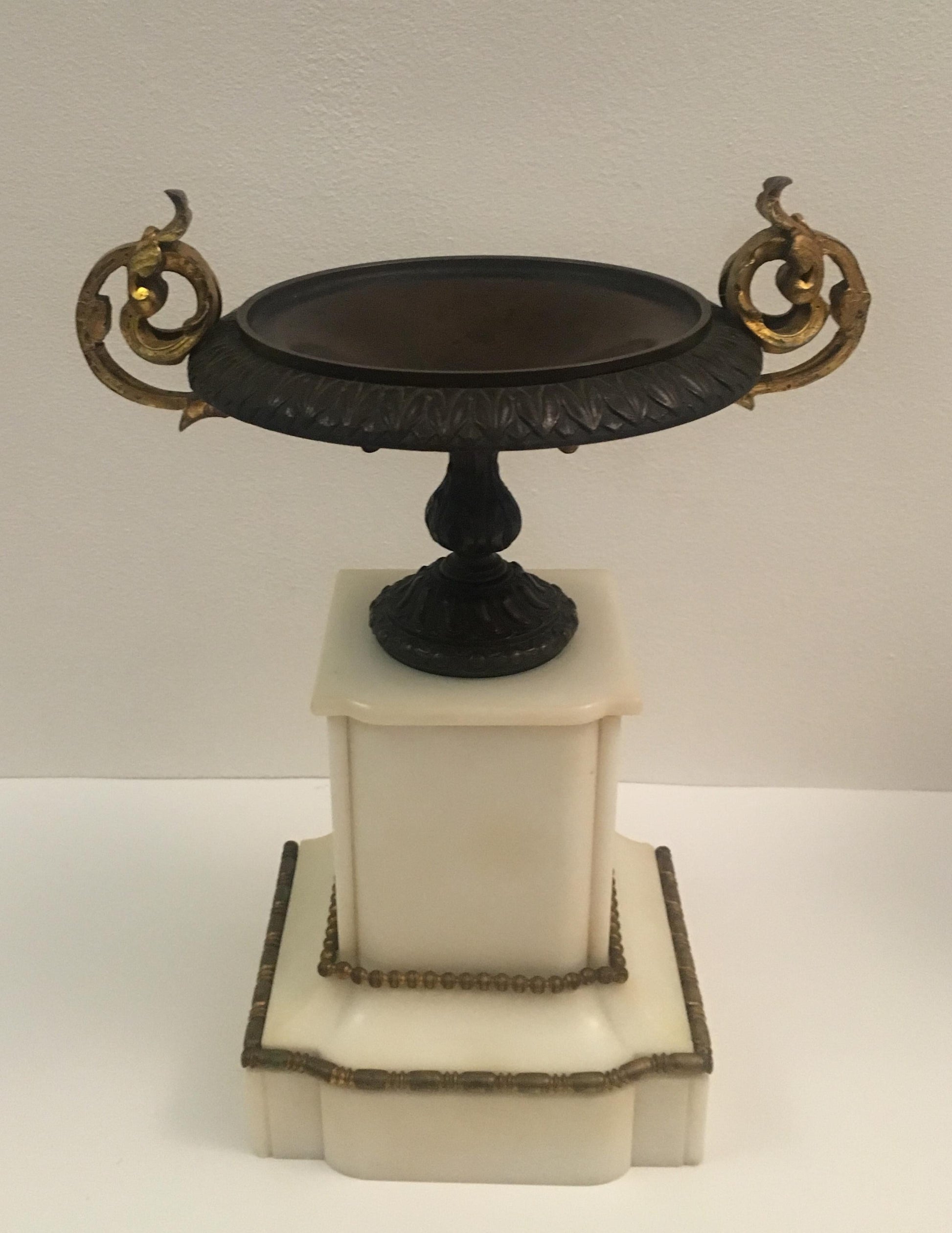 19th Century Neoclassical Gilded Bronze and White Marble Mantel Clock Set — detail 8