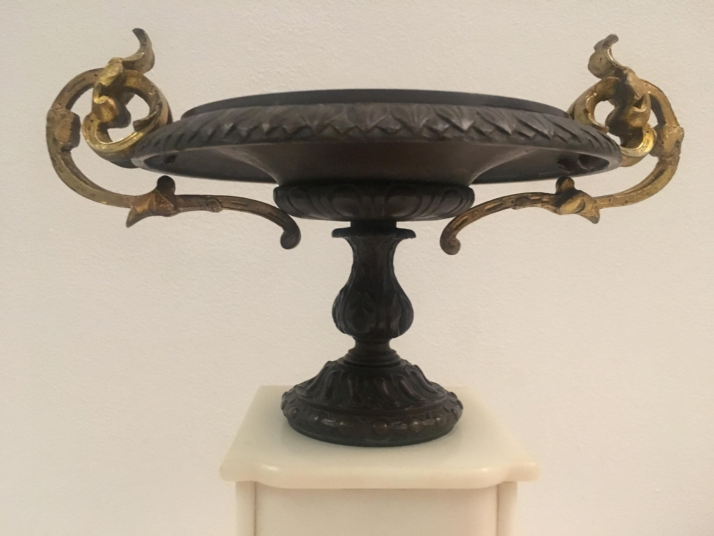 19th Century Neoclassical Gilded Bronze and White Marble Mantel Clock Set — detail 7