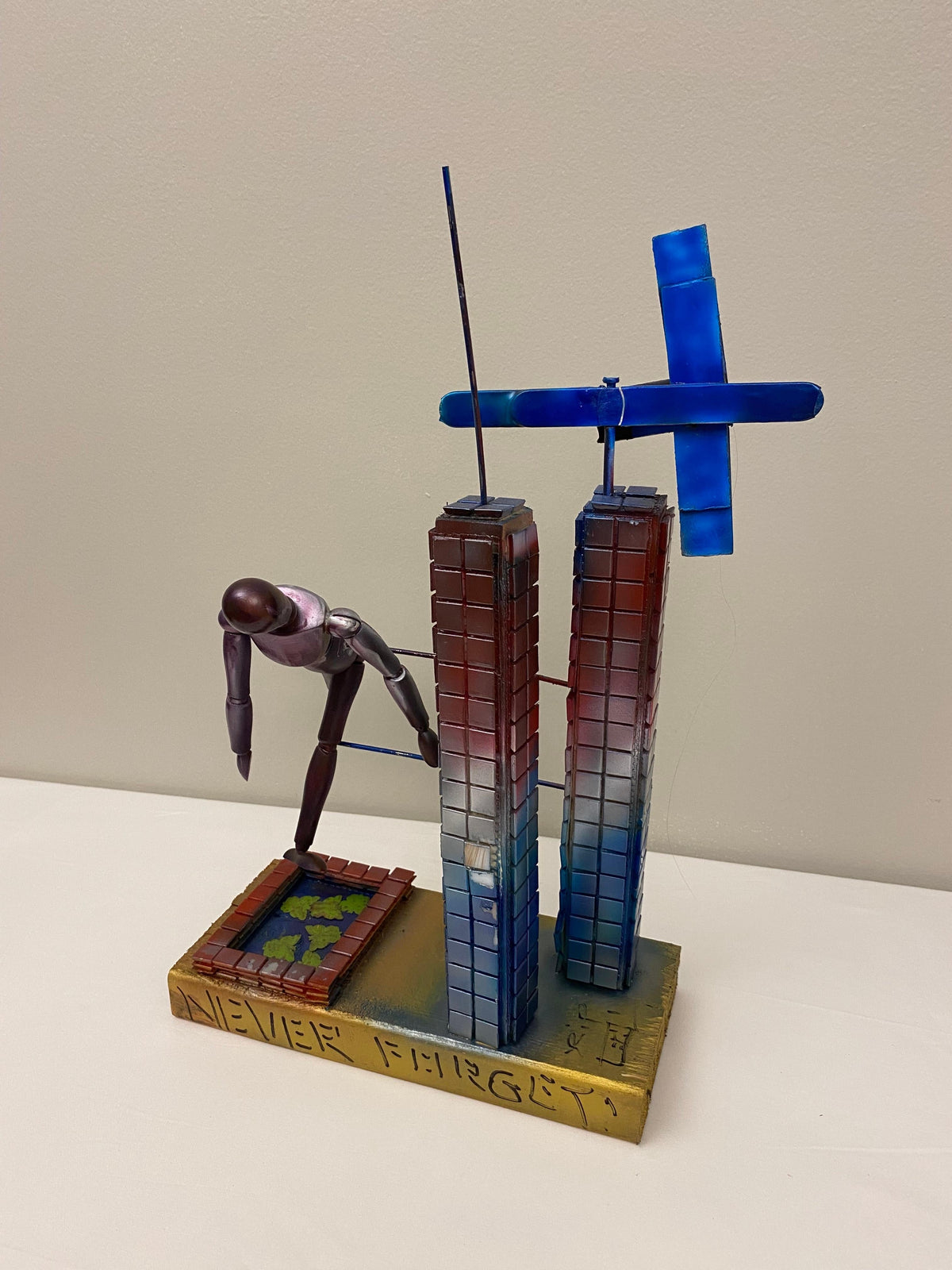 Modernist Wood Sculpture Dedicated to 911 Titled "Never Forget", Signed — detail 5