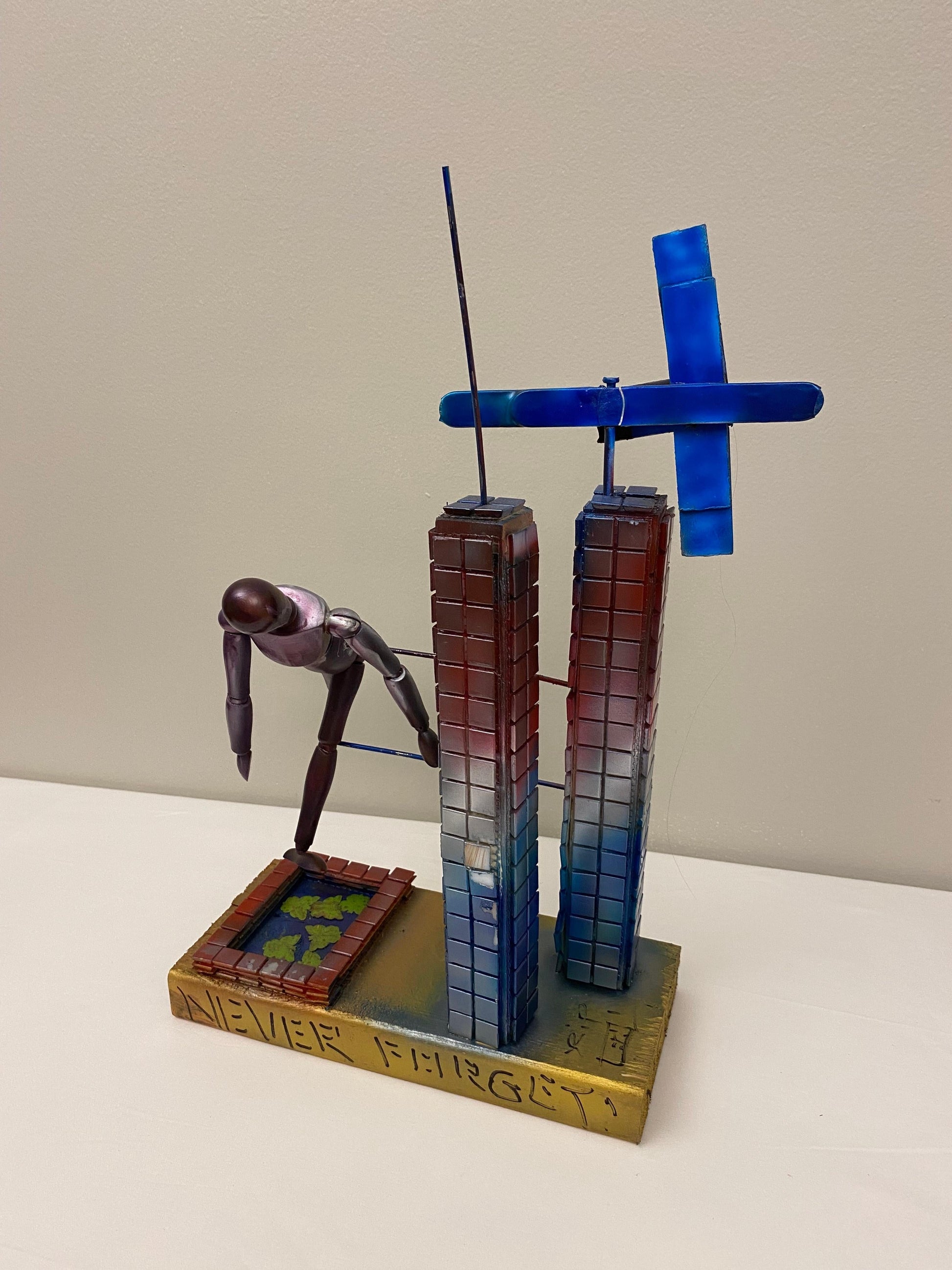 Modernist Wood Sculpture Dedicated to 911 Titled "Never Forget", Signed — detail 5
