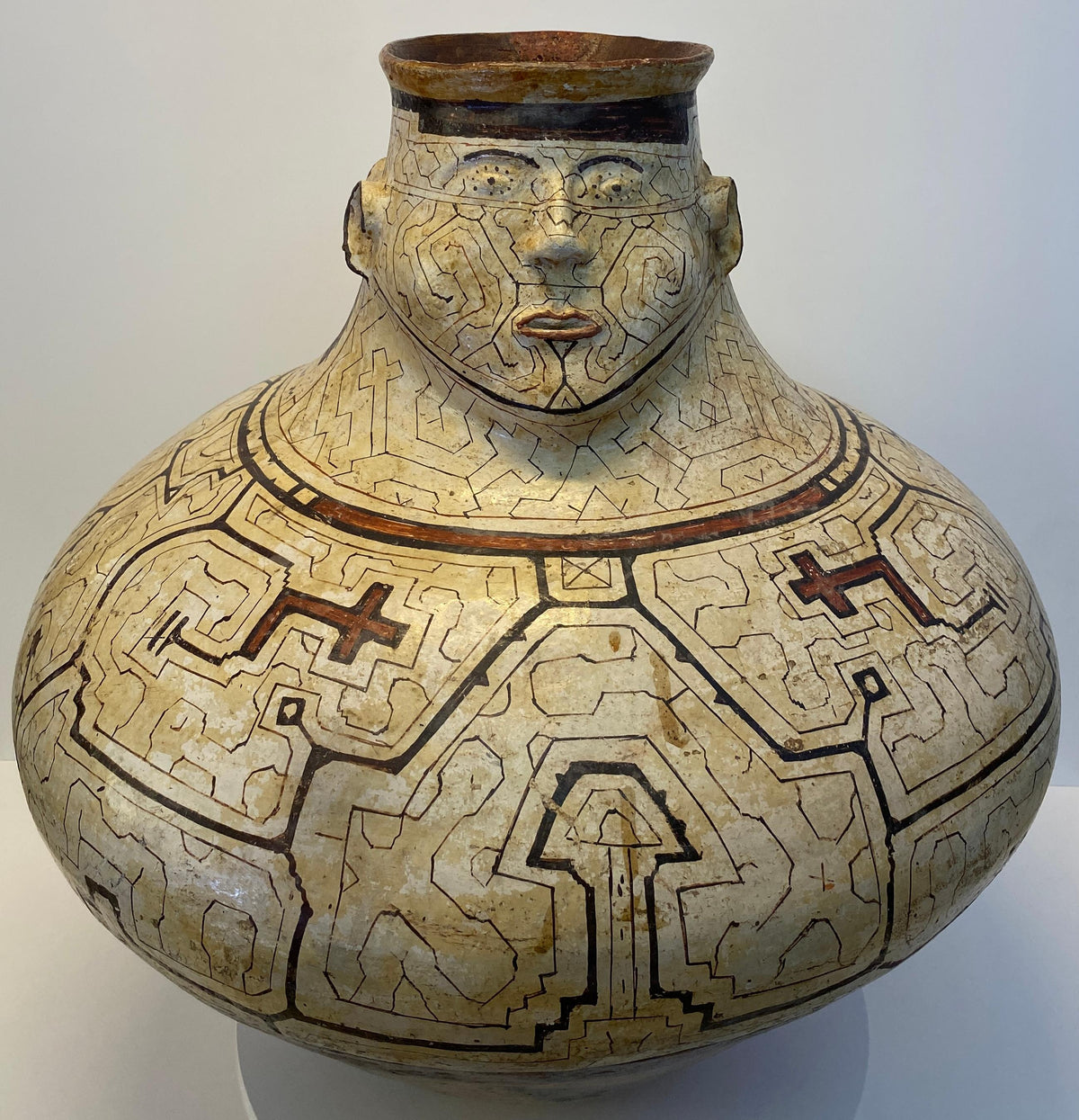 Monumental Amazonian Shipibo-Conibo Anthropomorphic Pottery Vessel with Kené Patterning, Peru — detail 3