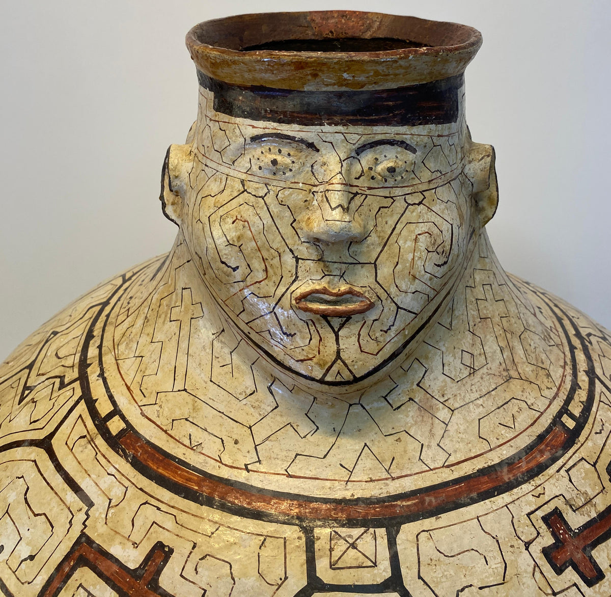Monumental Amazonian Shipibo-Conibo Anthropomorphic Pottery Vessel with Kené Patterning, Peru — detail 4