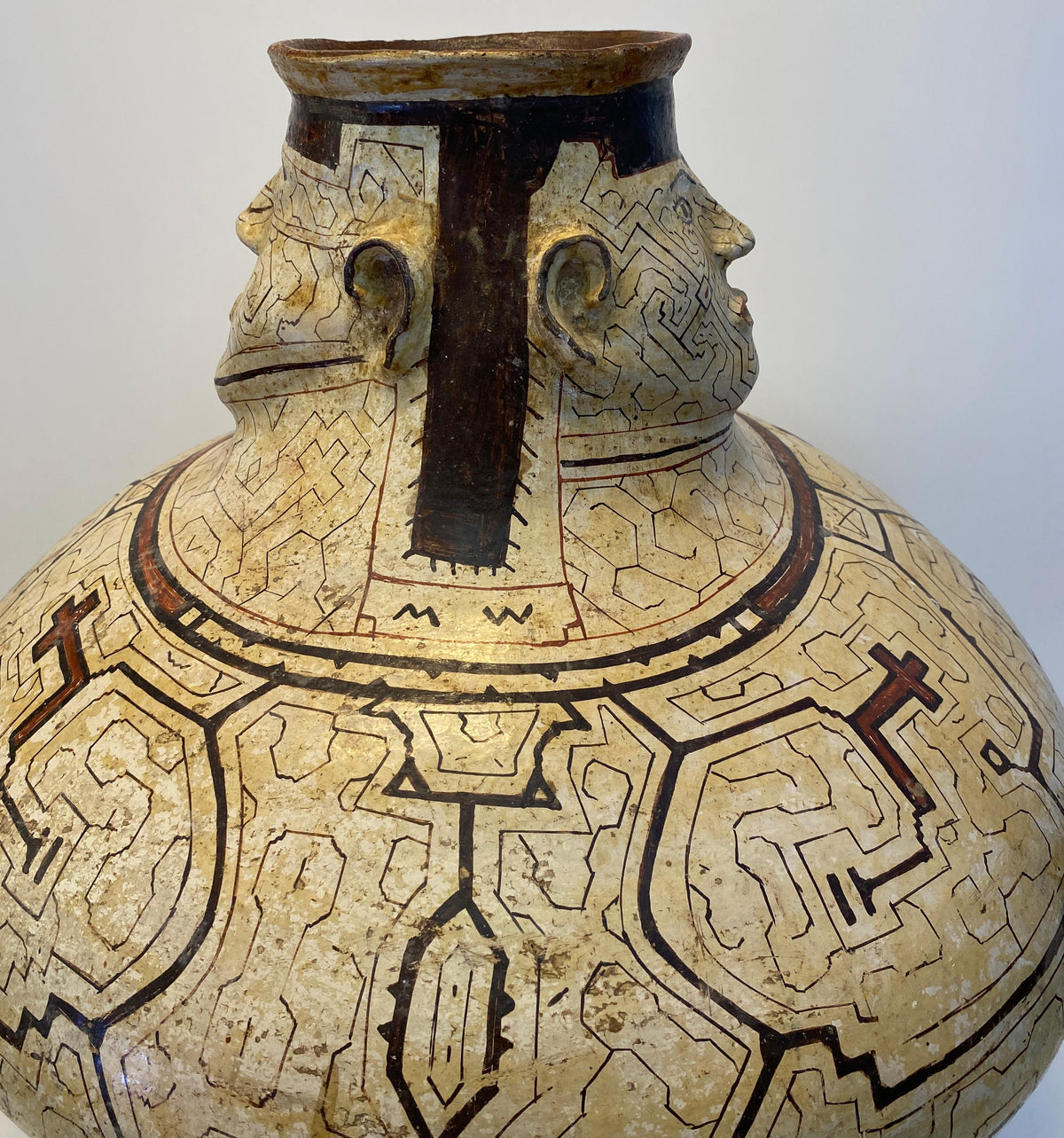 Monumental Amazonian Shipibo-Conibo Anthropomorphic Pottery Vessel with Kené Patterning, Peru — detail 6