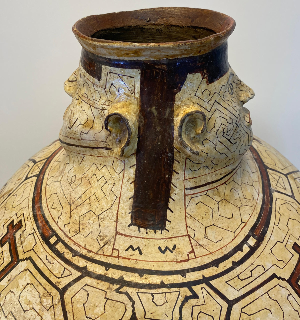 Monumental Amazonian Shipibo-Conibo Anthropomorphic Pottery Vessel with Kené Patterning, Peru — detail 8
