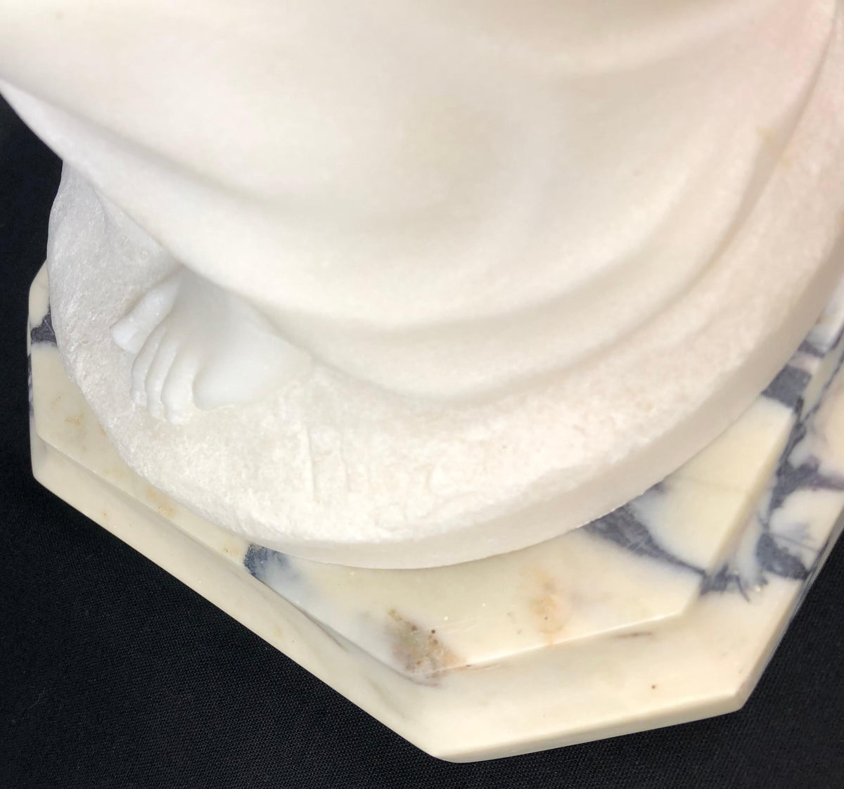 Italian Neoclassical 19th Century White Carrara Marble Sculpture Guglielmo Pugi — detail 9