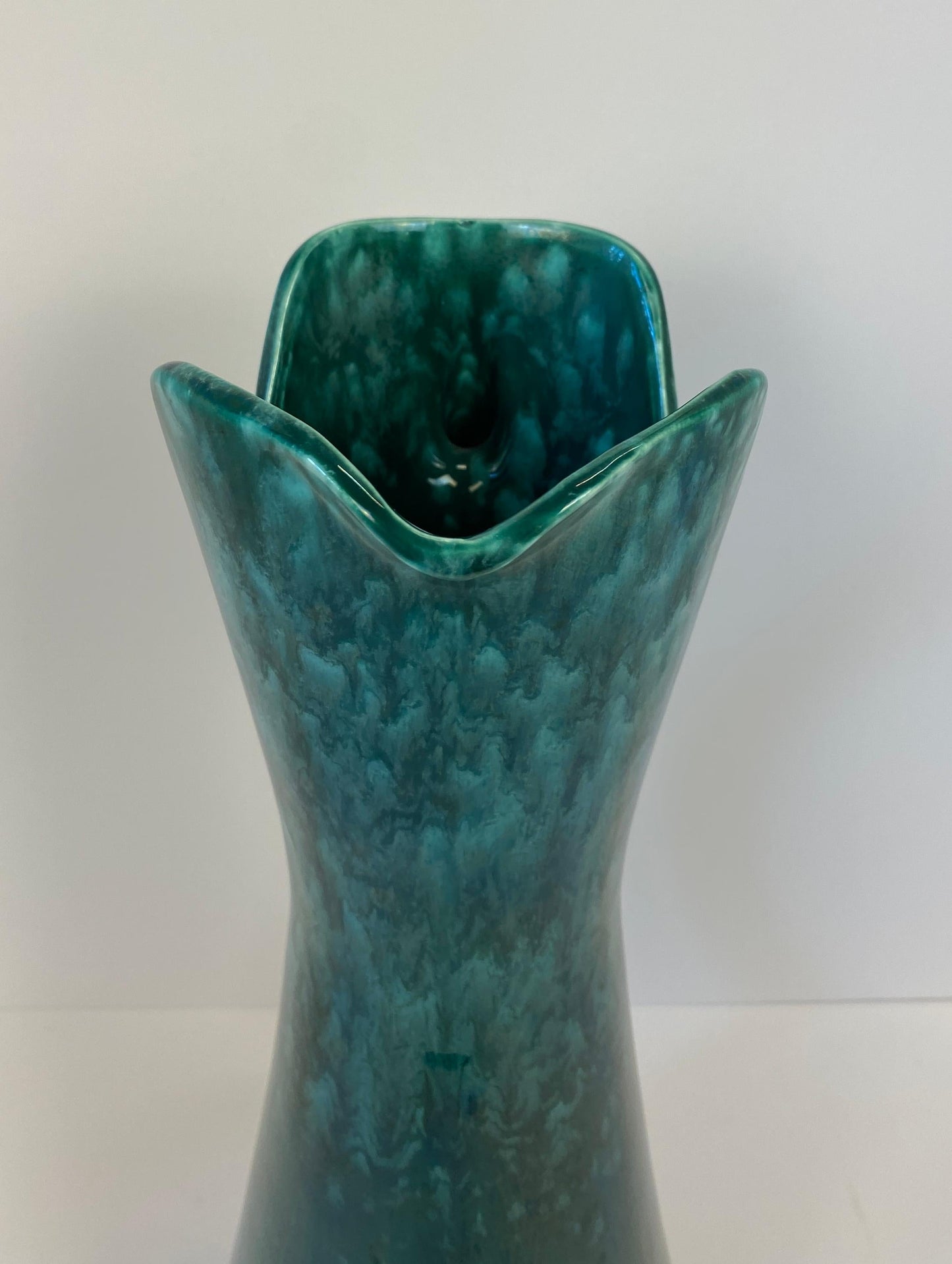 Royal Haeger Mid-Century Modern Handled Ceramic Vase, USA — detail 7