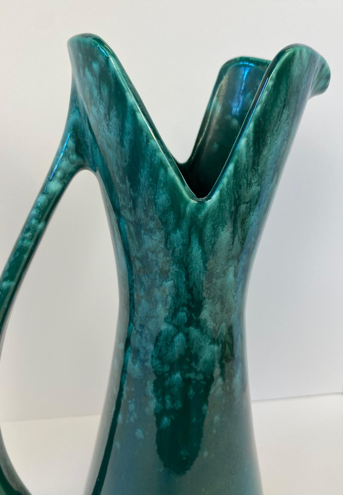 Royal Haeger Mid-Century Modern Handled Ceramic Vase, USA — detail 6