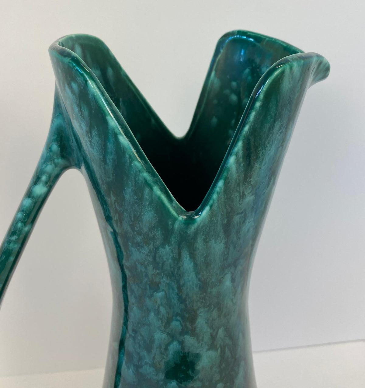 Royal Haeger Mid-Century Modern Handled Ceramic Vase, USA — detail 5