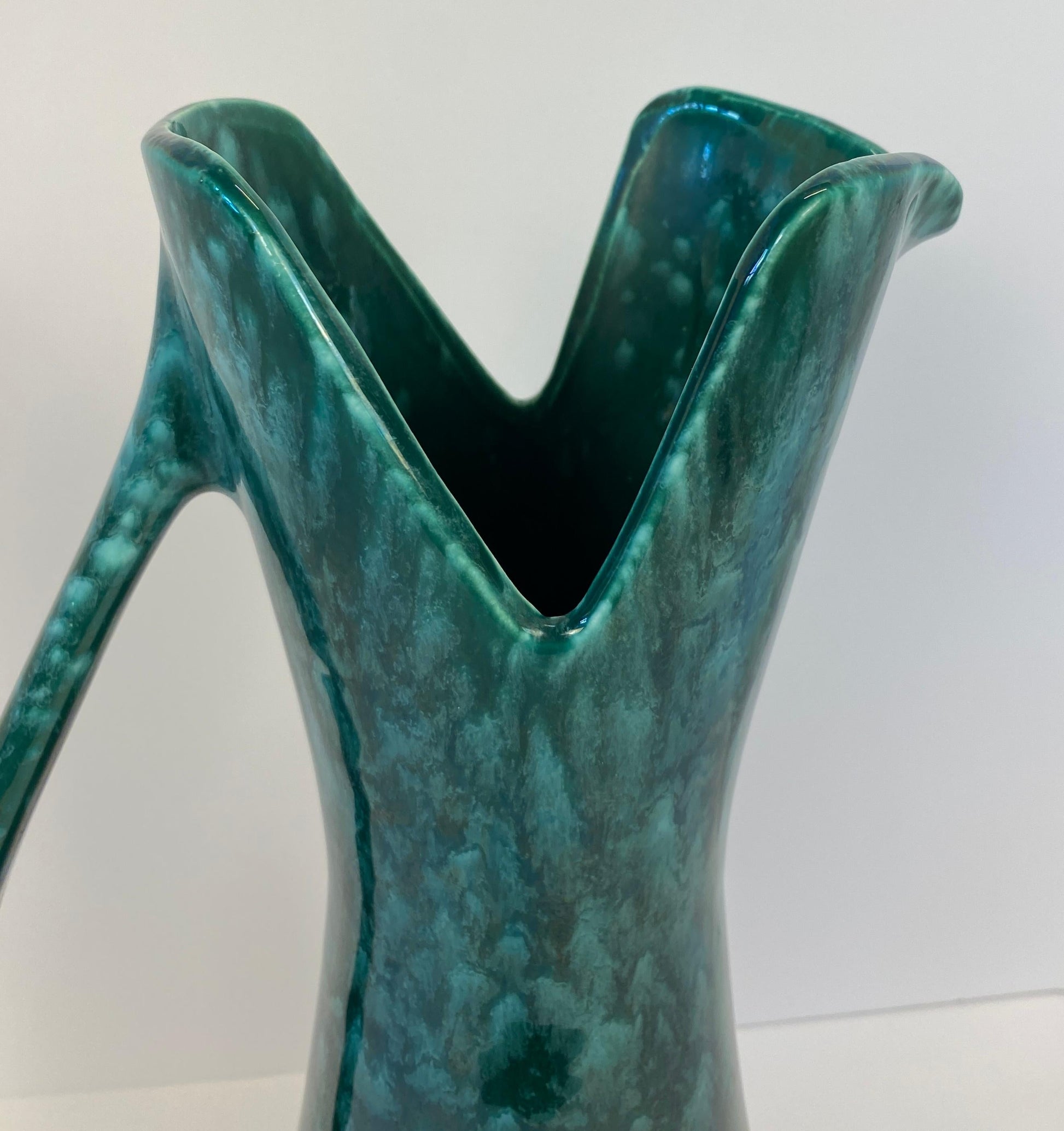 Royal Haeger Mid-Century Modern Handled Ceramic Vase, USA — detail 5