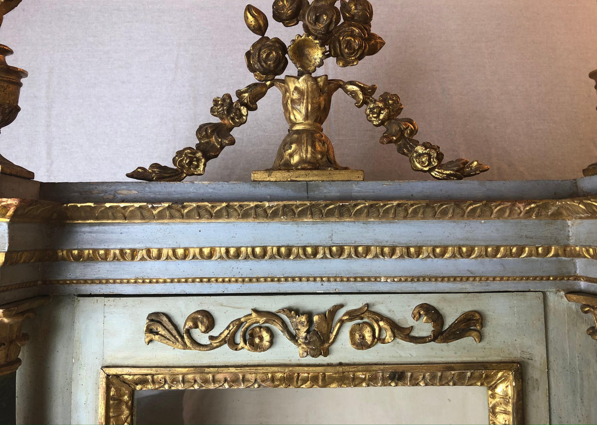 Late 18th Century Hand Carved and Painted Gilt Wood Venetian Cabinet — detail 7