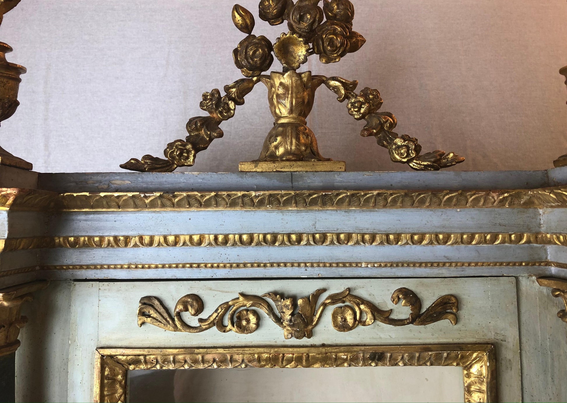Late 18th Century Hand Carved and Painted Gilt Wood Venetian Cabinet — detail 7