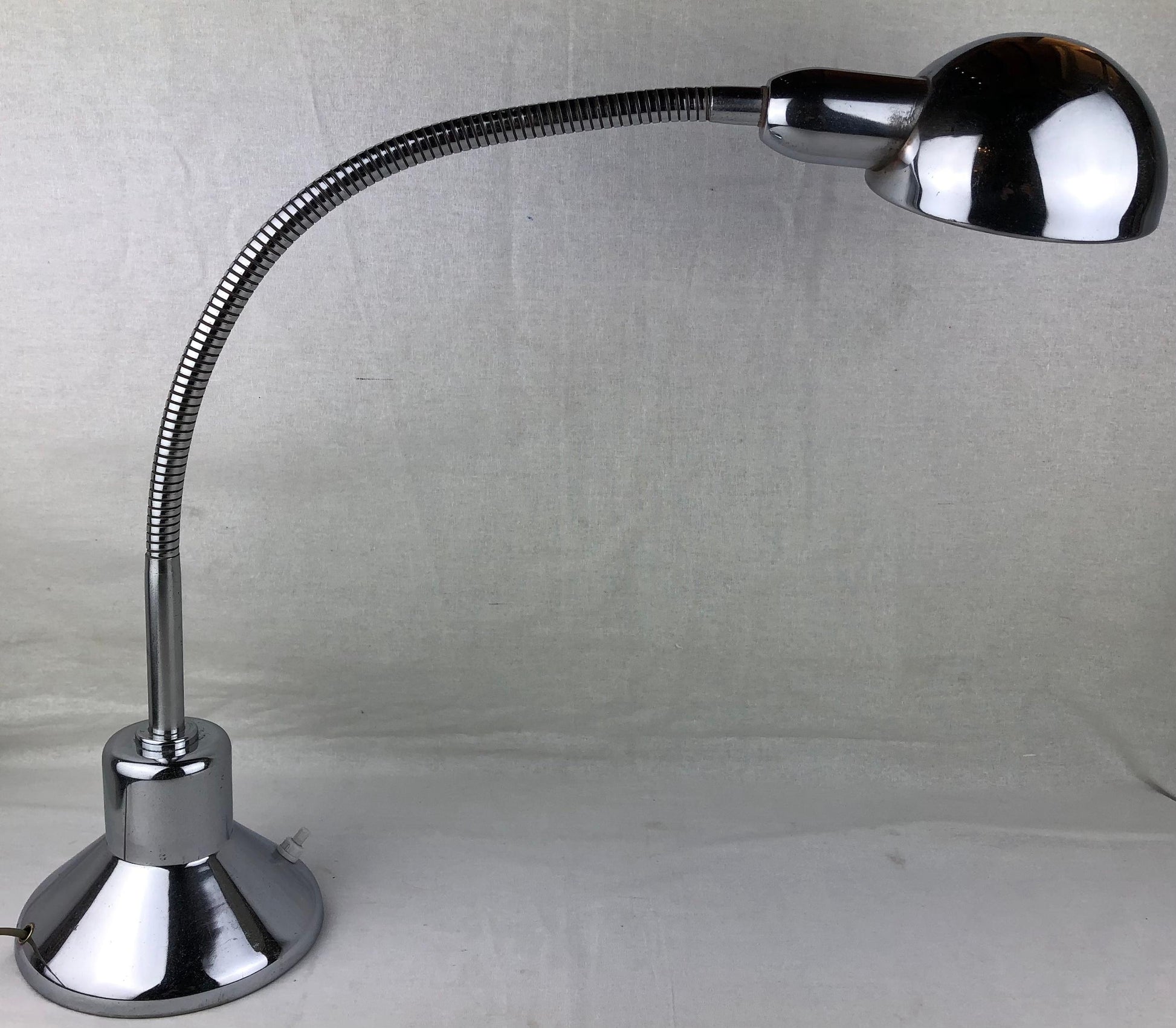Modern Articulating Table Lamp in the Manner of Robert Sonneman — detail 5