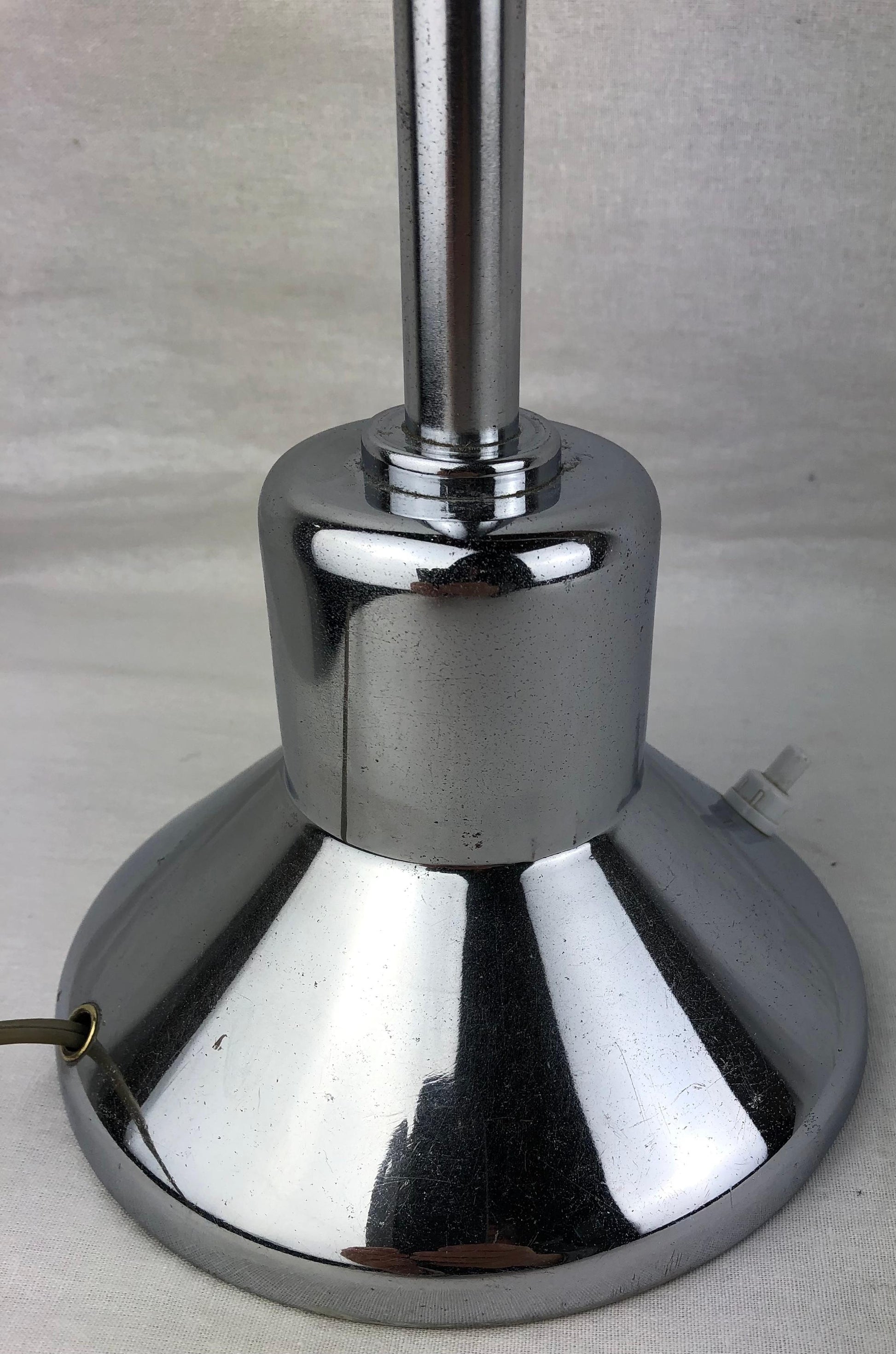 Modern Articulating Table Lamp in the Manner of Robert Sonneman — detail 3