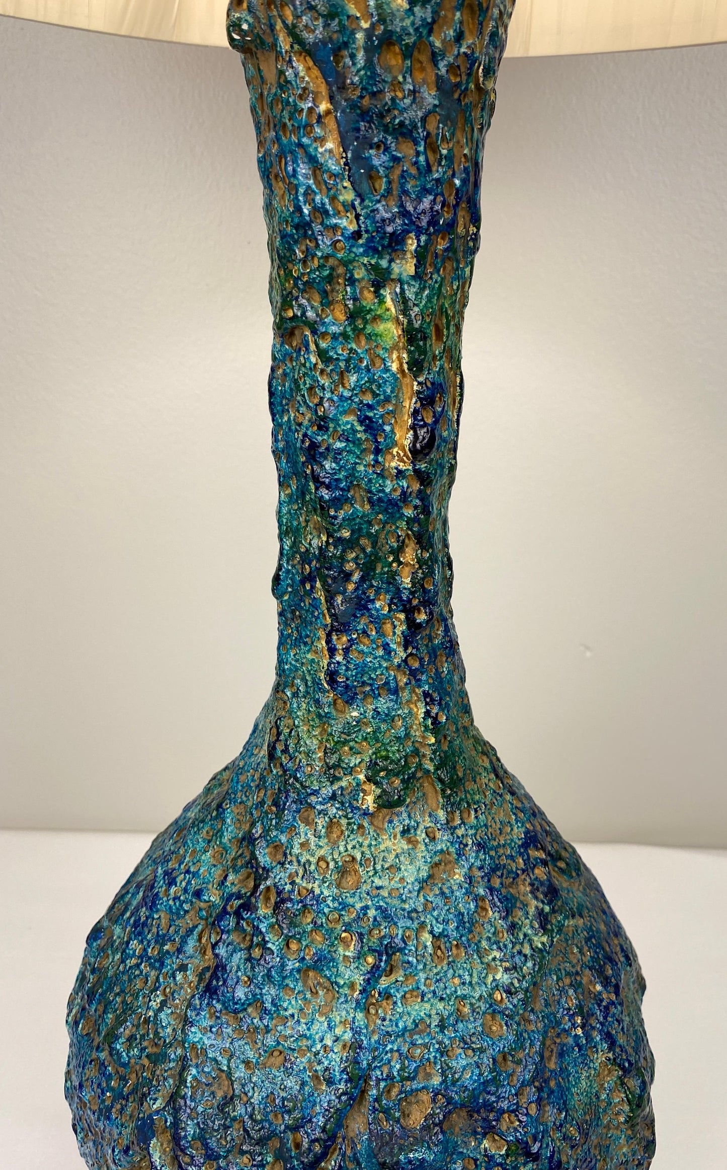 Large Mid-Century Ceramic Table Lamp Blue and Beige — detail 2