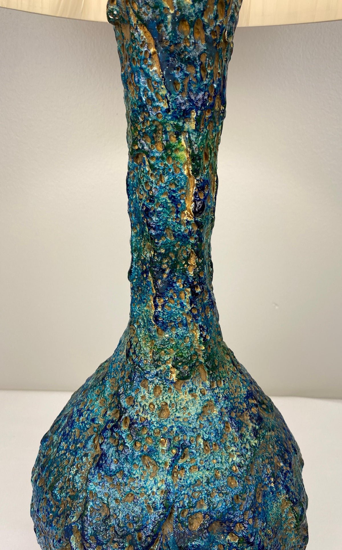 Large Mid-Century Ceramic Table Lamp Blue and Beige — detail 2