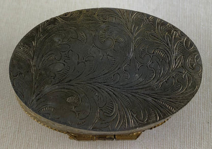 French Neoclassical Lidded Pill, Trinket or Small Jewelry Box — detail 6