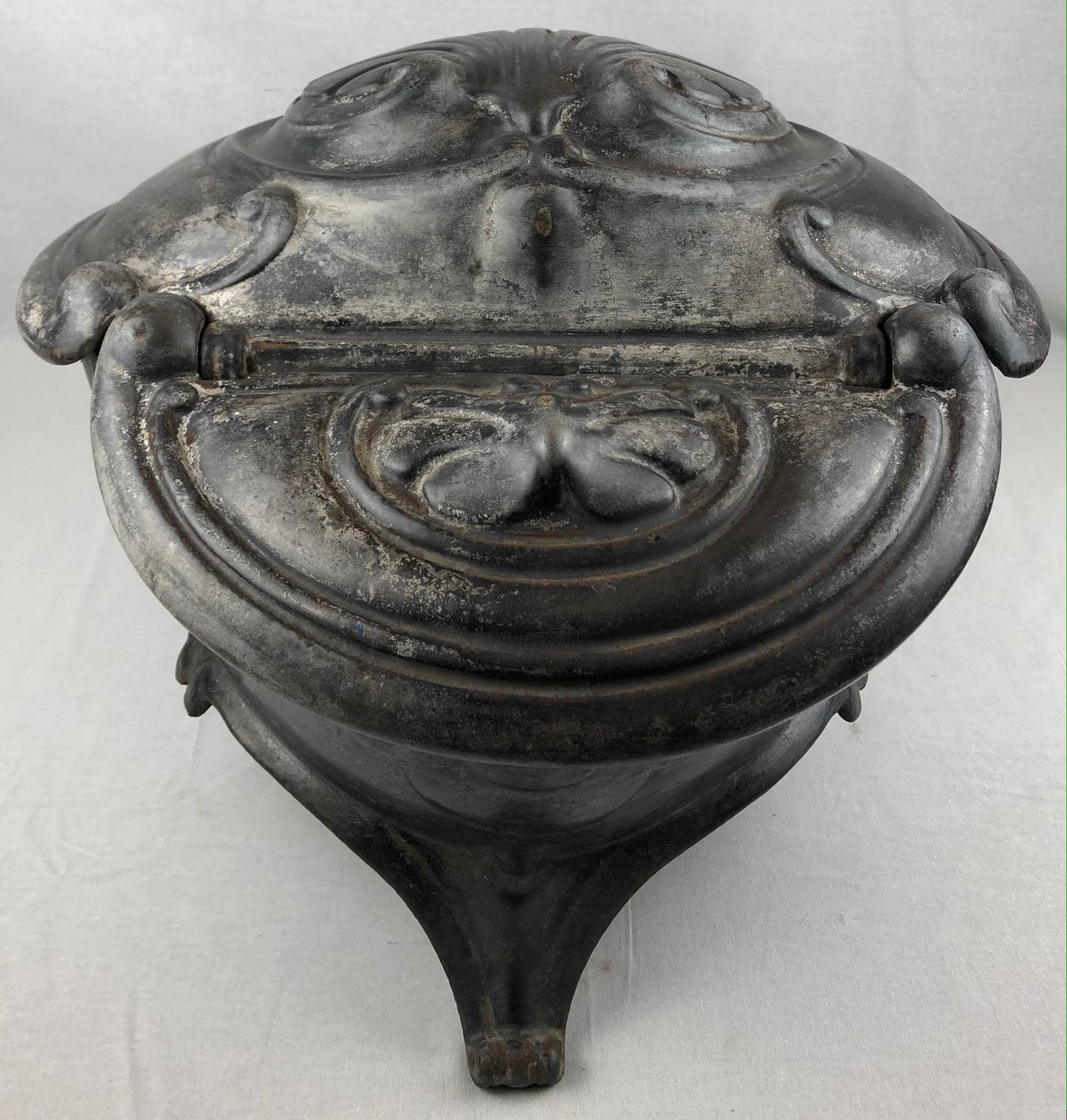 19th Century French Ornate Cast Iron Fire Basket in Rococo Style — detail 3