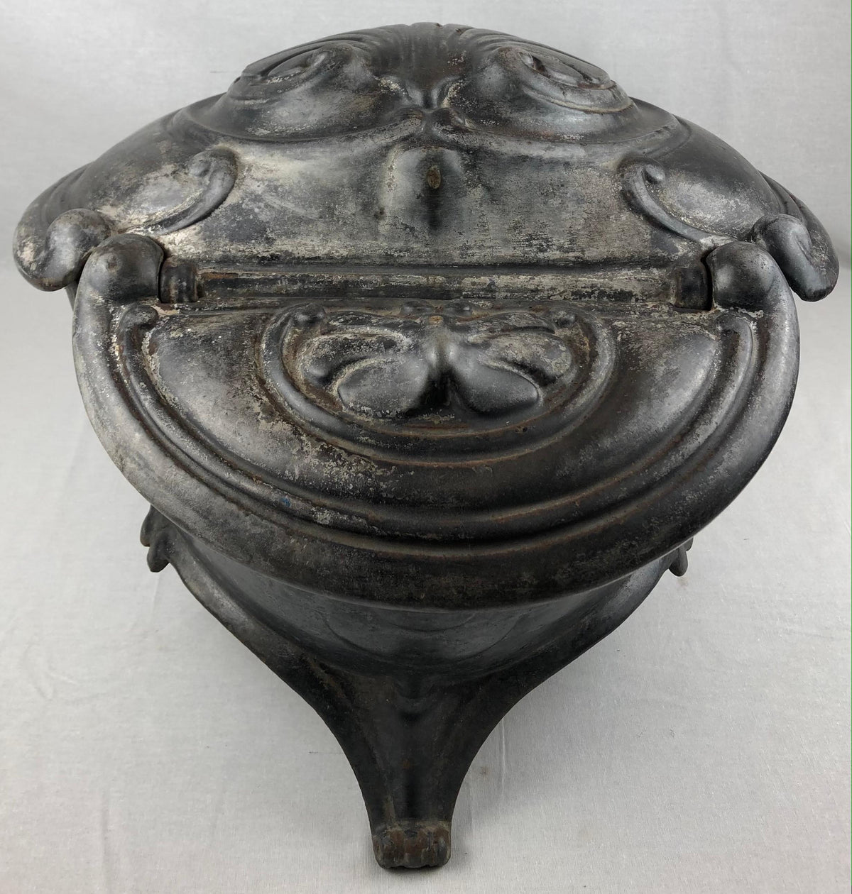 19th Century French Ornate Cast Iron Fire Basket in Rococo Style — detail 3