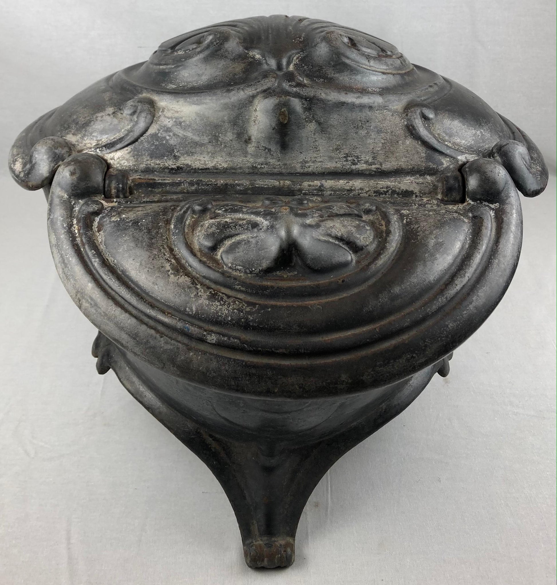 19th Century French Ornate Cast Iron Fire Basket in Rococo Style — detail 3