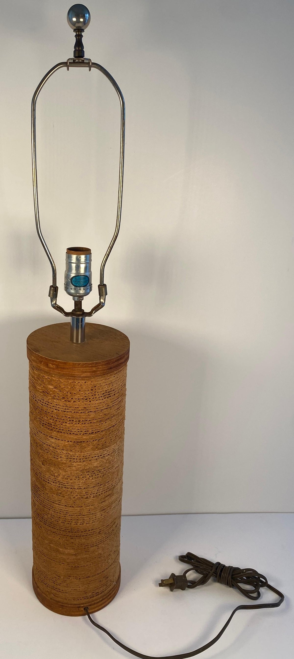 Mid-Century Modern Raffia Wrapped Cylinder Table Lamp, 1970s Natural Woven Grass — detail 2