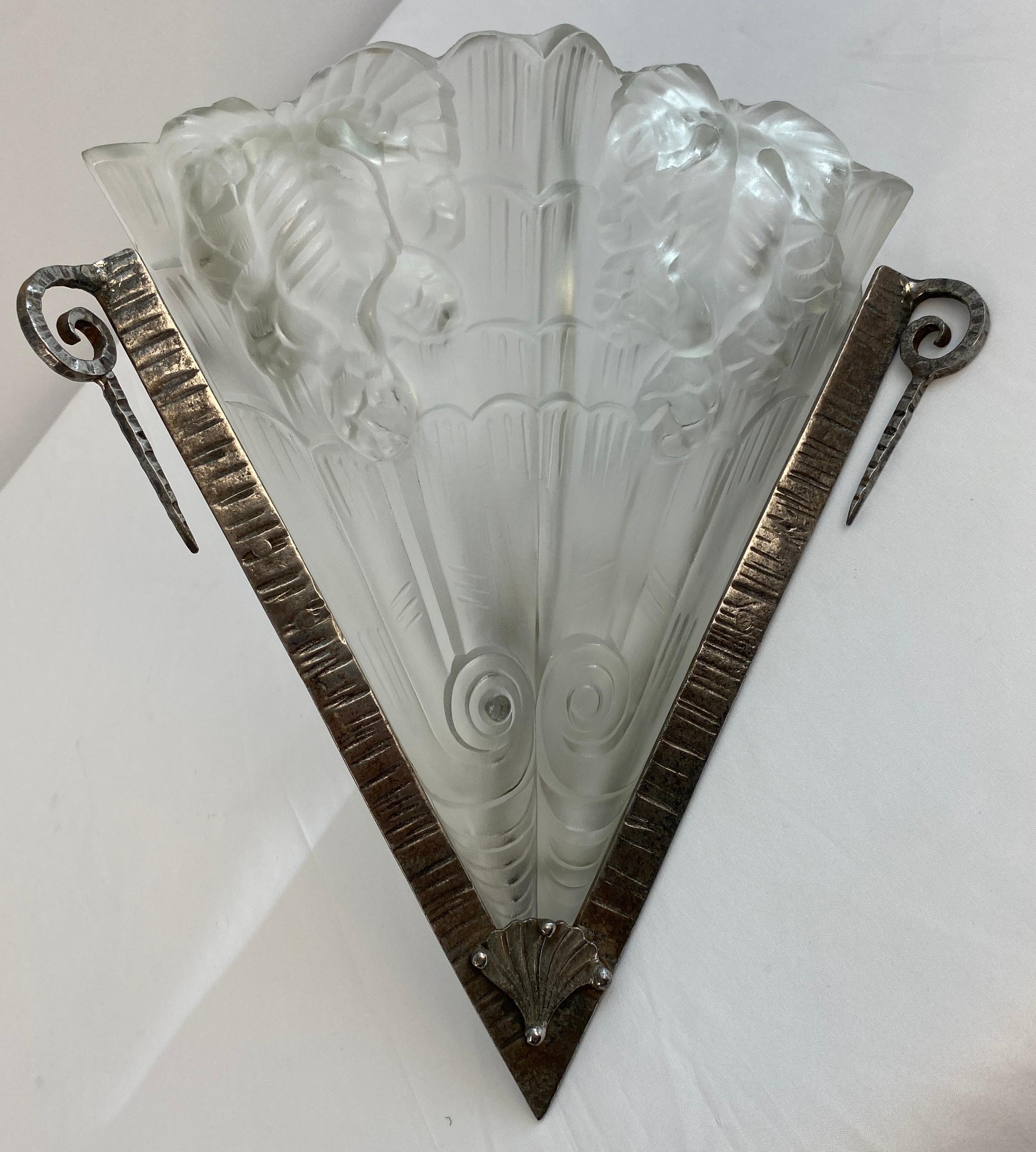 Pair of French Art Deco Corner Wall Sconces by Noverdy — detail 3