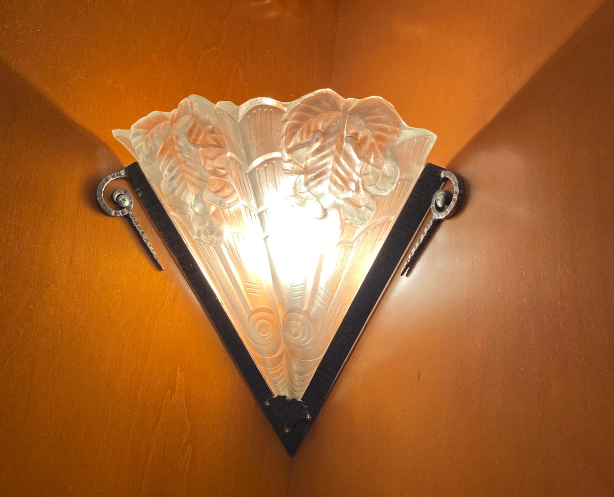 Pair of French Art Deco Corner Wall Sconces by Noverdy — detail 4