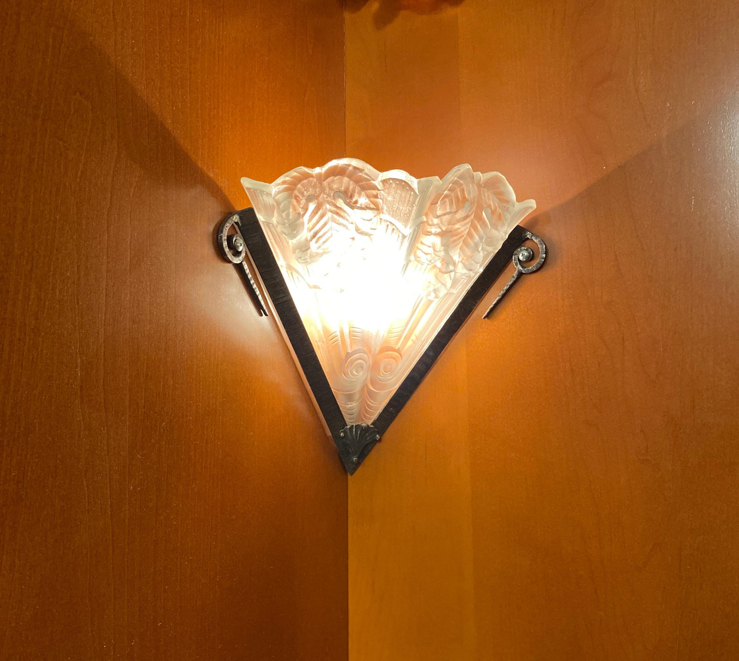 Pair of French Art Deco Corner Wall Sconces by Noverdy — detail 6