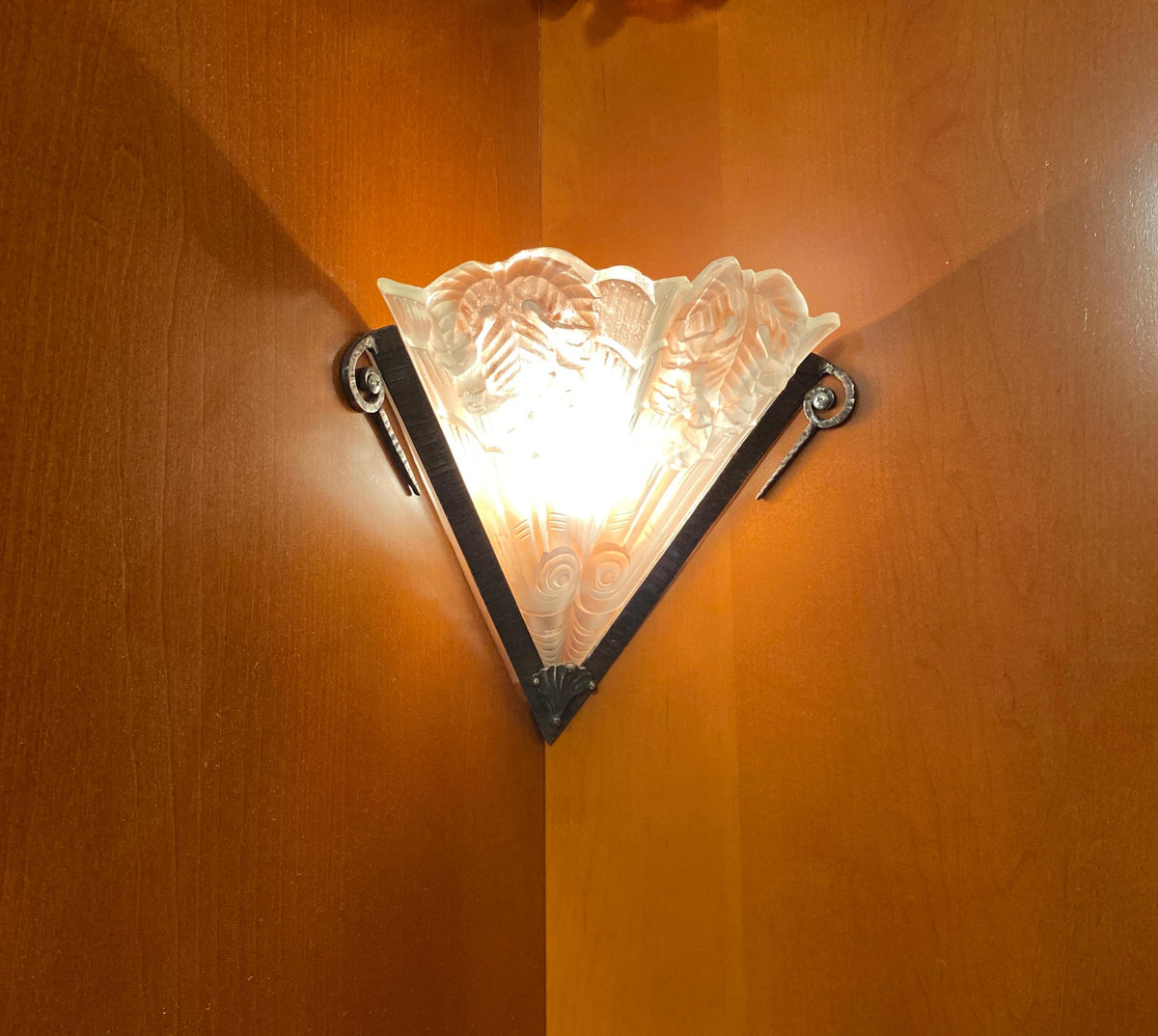 Pair of French Art Deco Corner Wall Sconces by Noverdy — detail 6