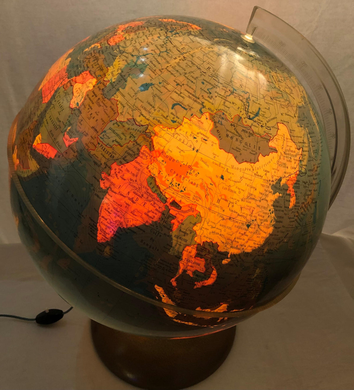 Mid-Century World Map Globe Table Light or Lamp — detail 2