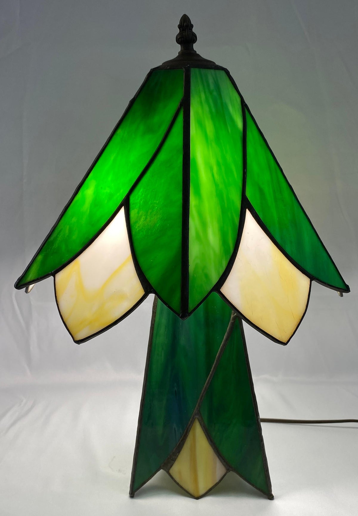 Art Deco Style Stained Glass Table Lamp — detail 2
