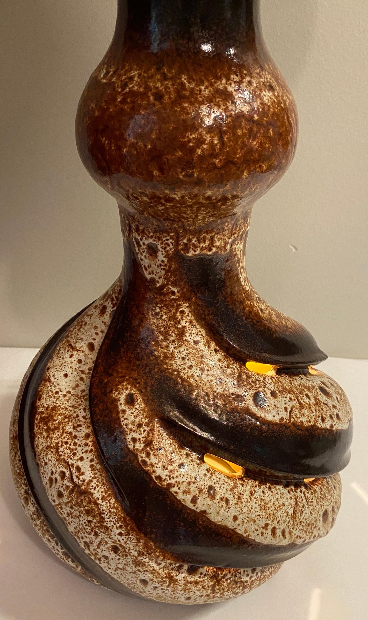 Large Mid-Century Sculptural Ceramic Table Lamp Beige & Brown — detail 7