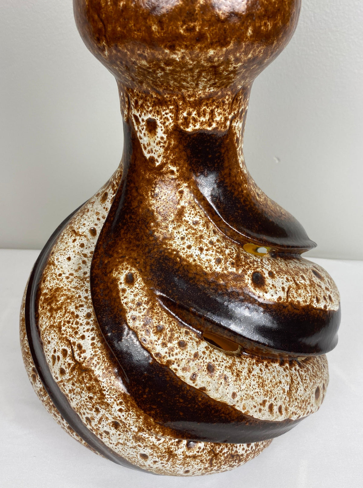 Large Mid-Century Sculptural Ceramic Table Lamp Beige & Brown — detail 6