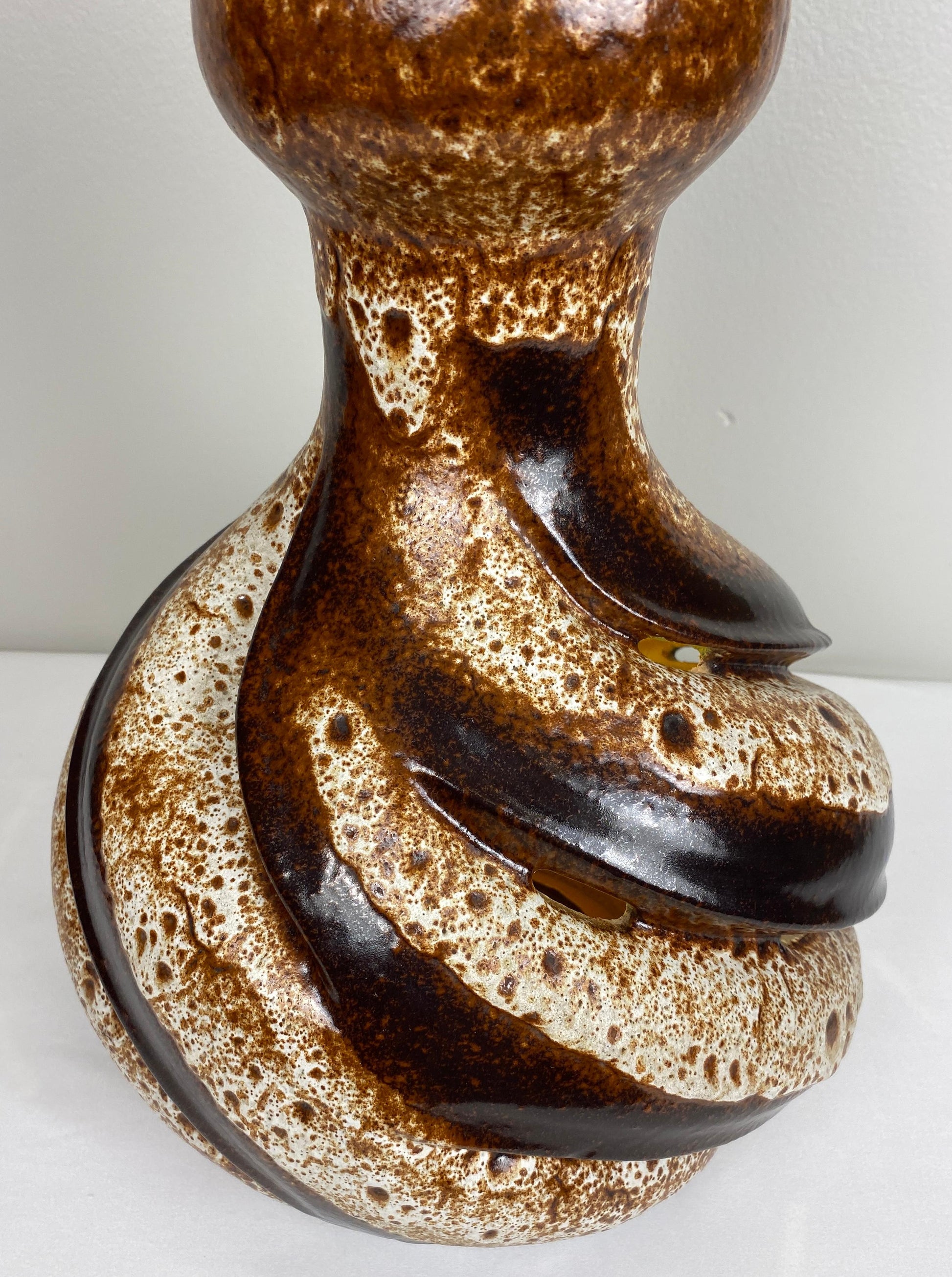 Large Mid-Century Sculptural Ceramic Table Lamp Beige & Brown — detail 6