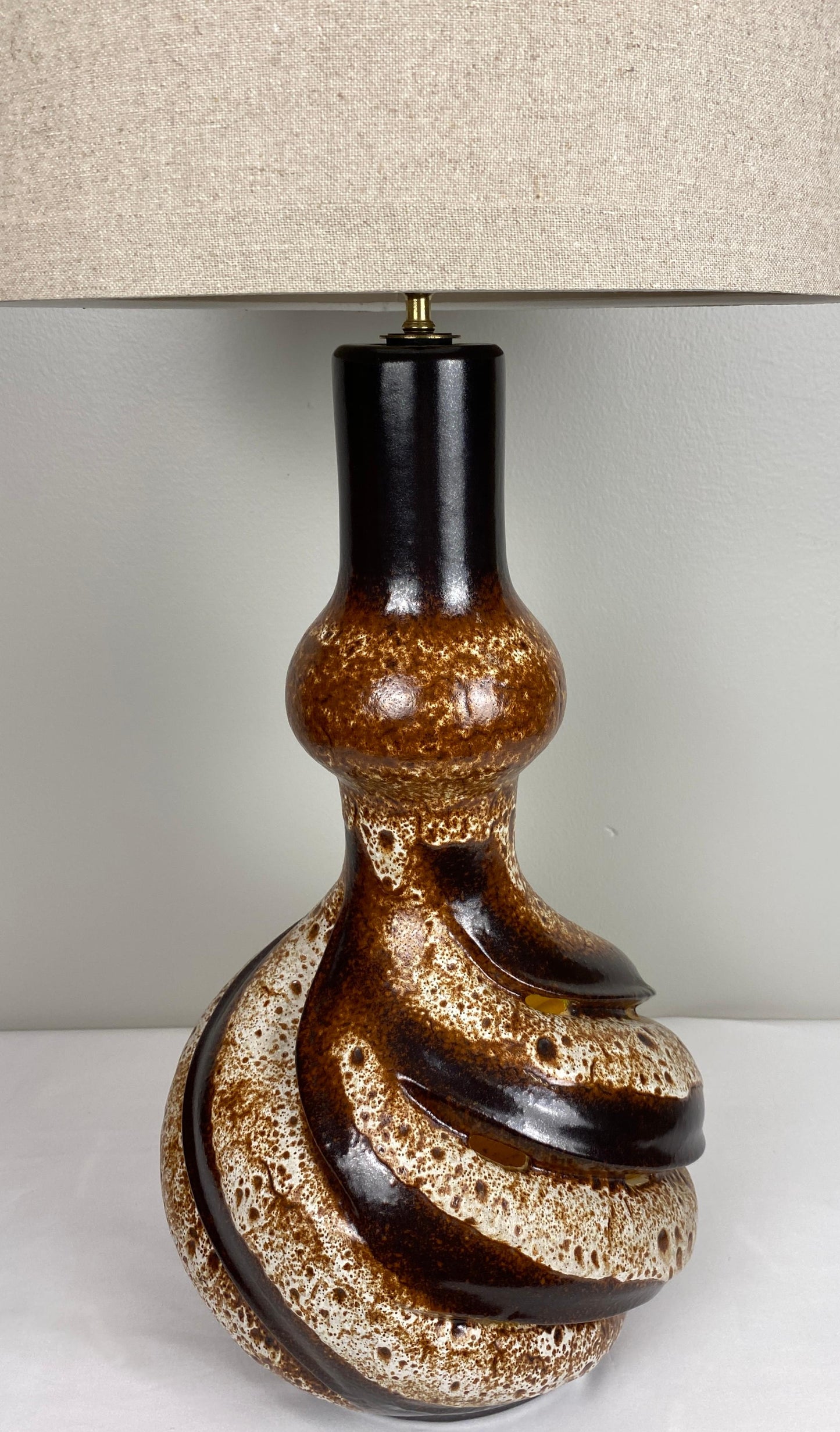 Large Mid-Century Sculptural Ceramic Table Lamp Beige & Brown — detail 5