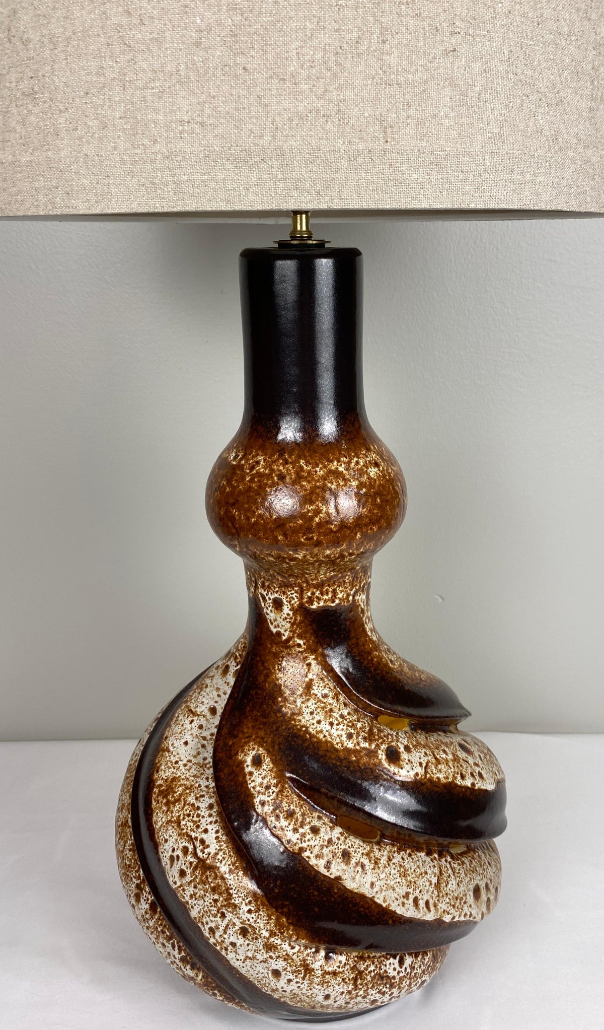 Large Mid-Century Sculptural Ceramic Table Lamp Beige & Brown — detail 5