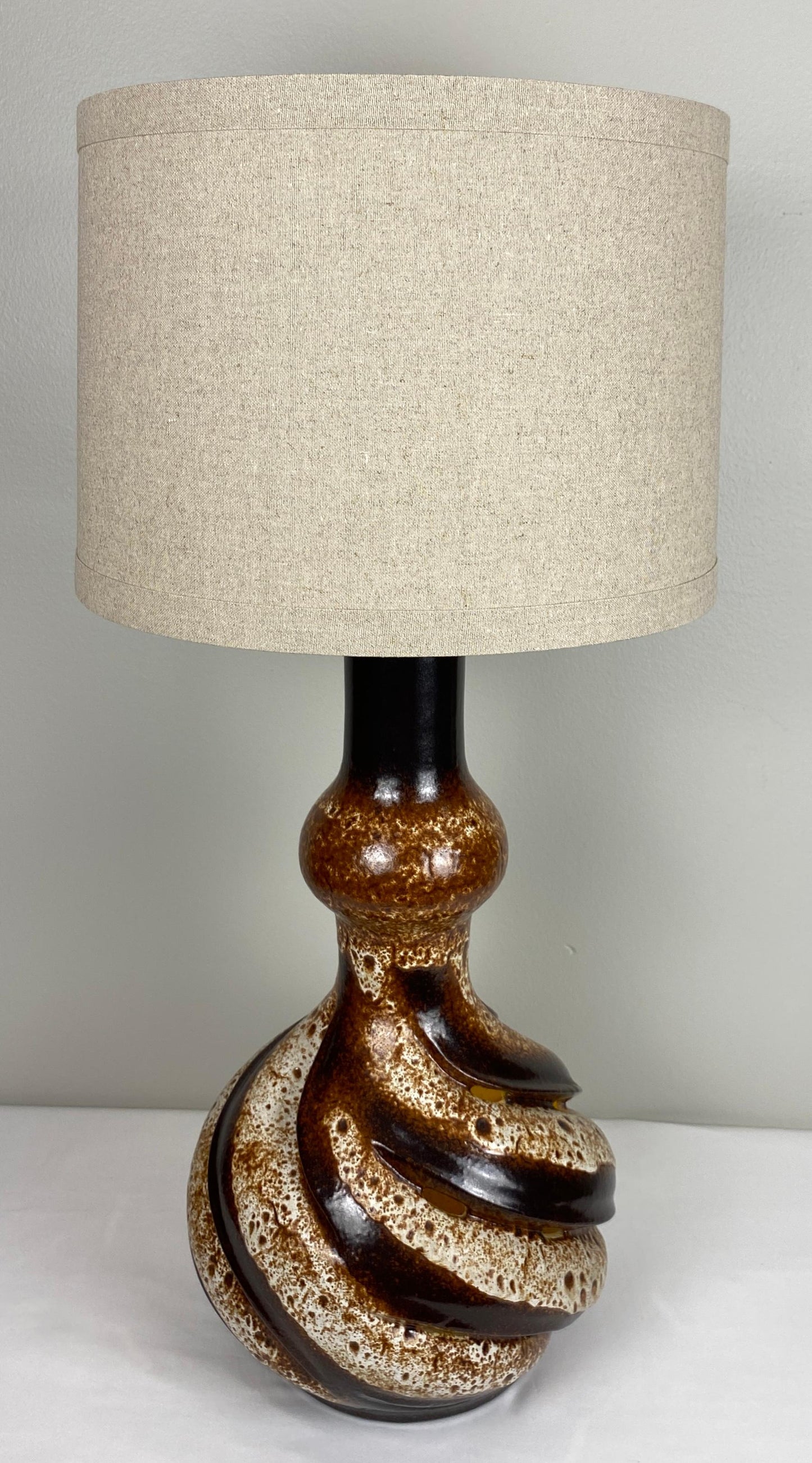 Large Mid-Century Sculptural Ceramic Table Lamp Beige & Brown — detail 4