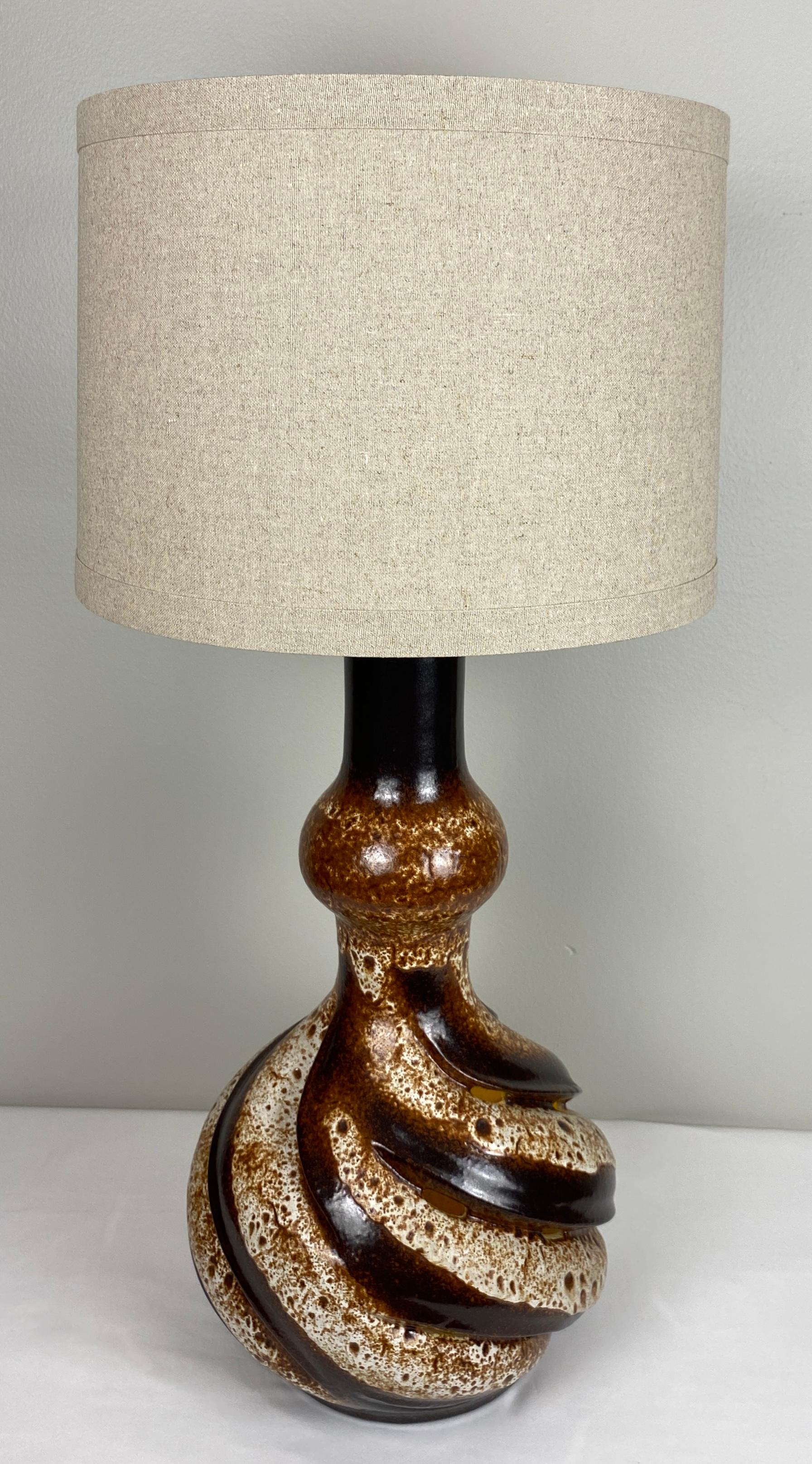 Large Mid-Century Sculptural Ceramic Table Lamp Beige & Brown — detail 4