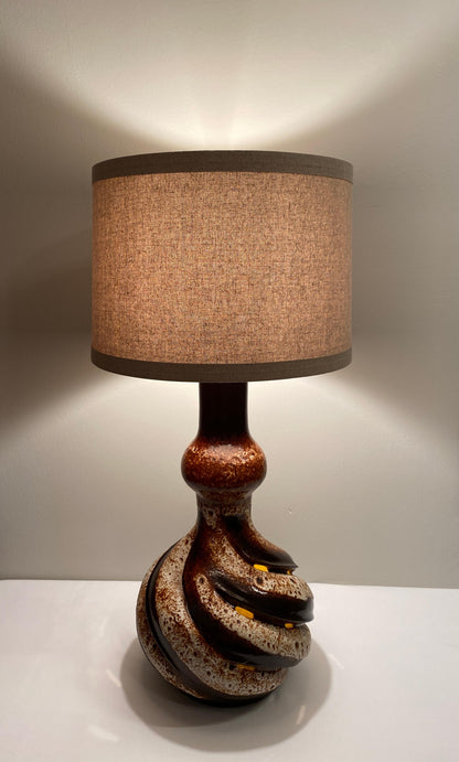 Large Mid-Century Sculptural Ceramic Table Lamp Beige & Brown — detail 2
