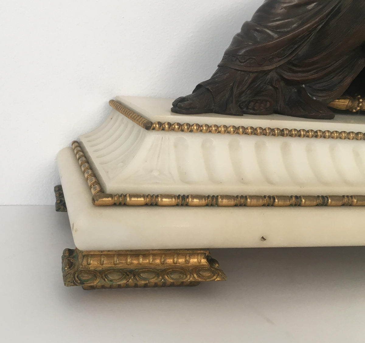 19th Century Neoclassical Gilded Bronze and White Marble Mantel Clock Set — detail 10