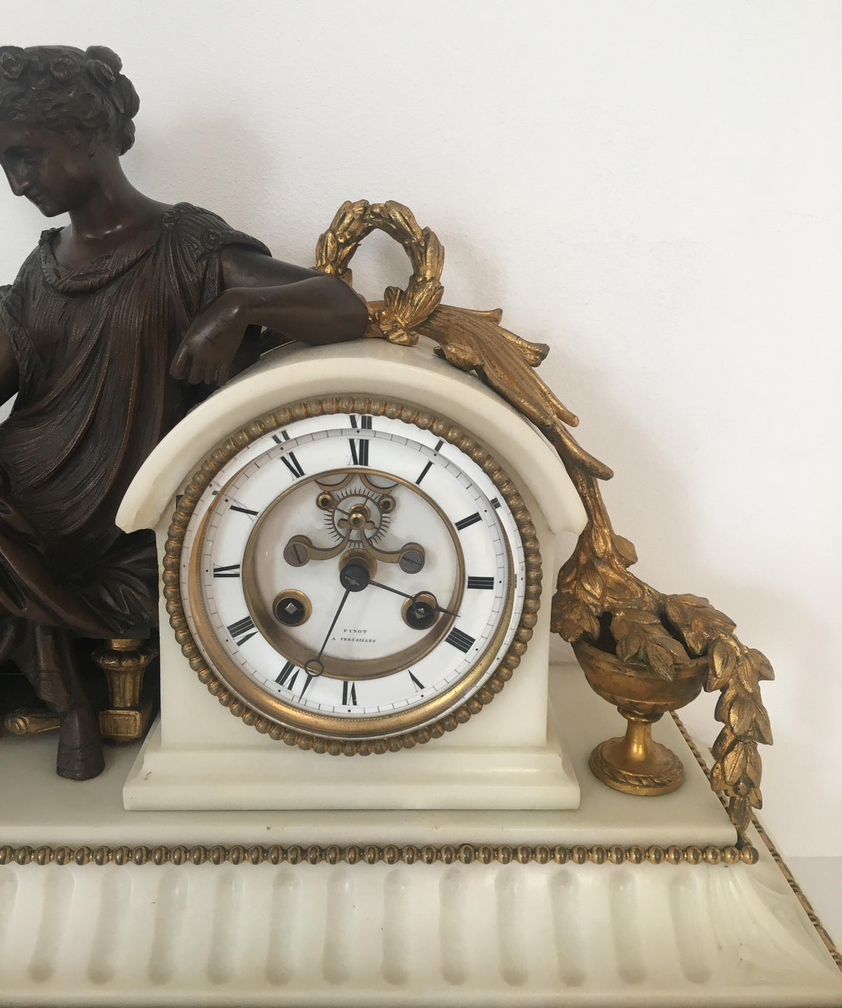 19th Century Neoclassical Gilded Bronze and White Marble Mantel Clock Set — detail 13