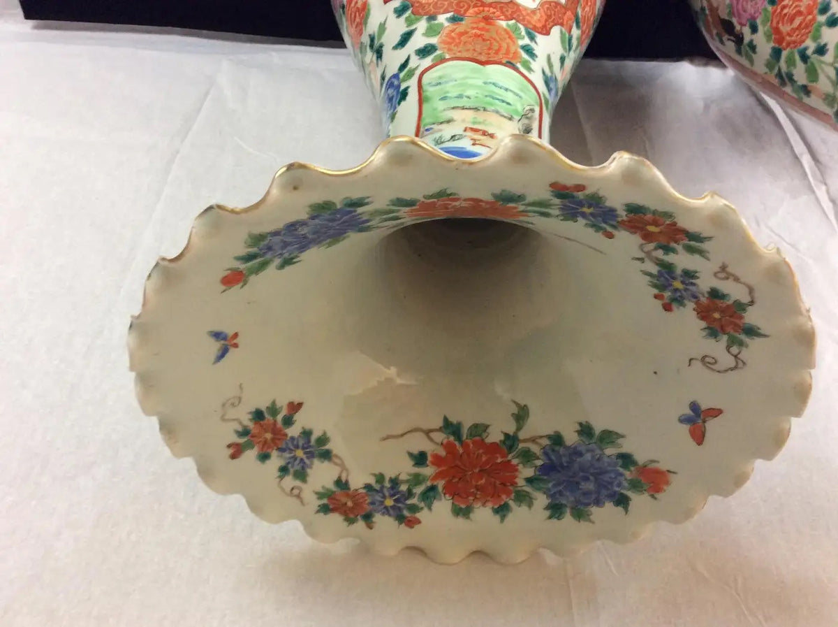 Large Pair of 19th Century Japanese Imari Porcelain Floor Vases, Meiji Period — detail 5