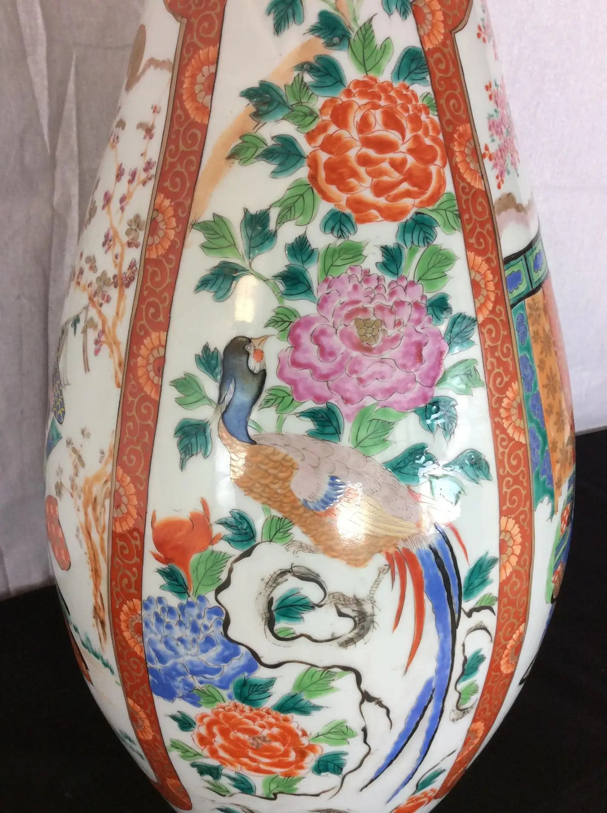 Large Pair of 19th Century Japanese Imari Porcelain Floor Vases, Meiji Period — detail 9