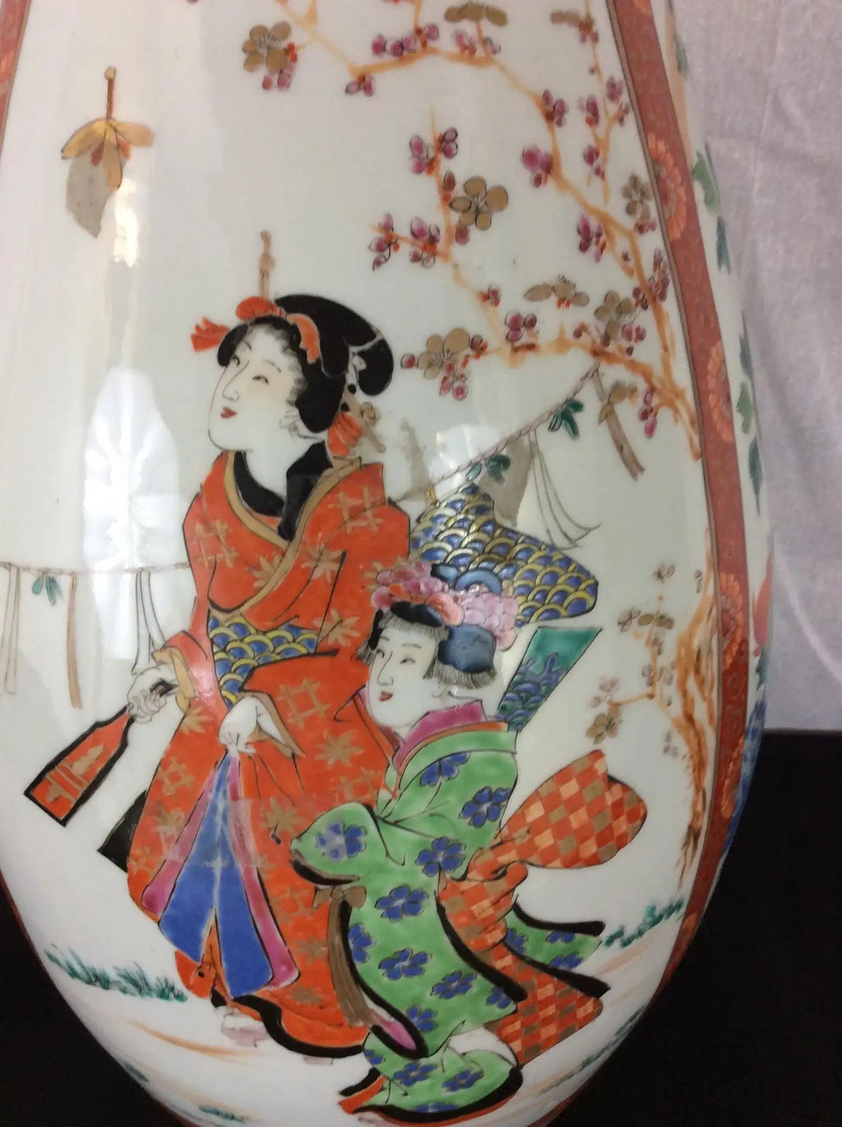 Large Pair of 19th Century Japanese Imari Porcelain Floor Vases, Meiji Period — detail 3