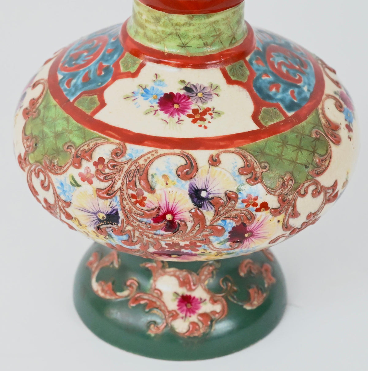 Pair of Japanese Imperial Meiji Period Porcelain Vases — detail 5