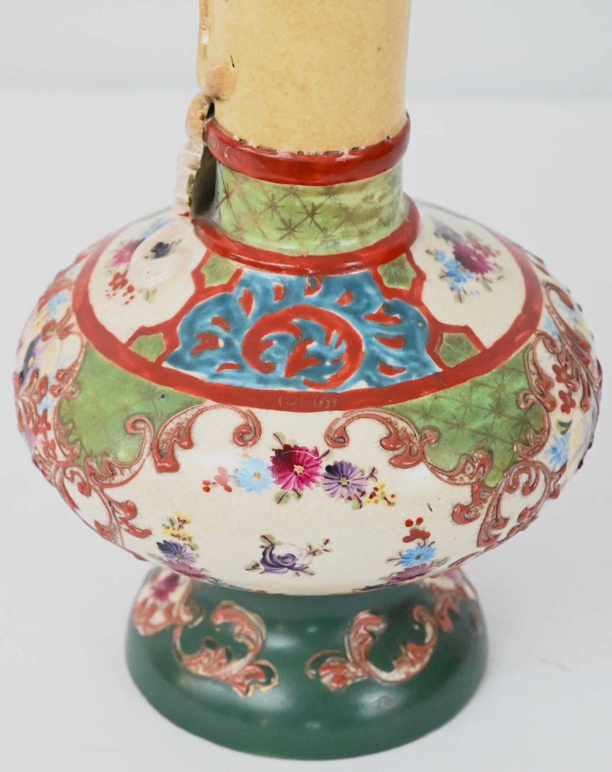 Pair of Japanese Imperial Meiji Period Porcelain Vases — detail 7