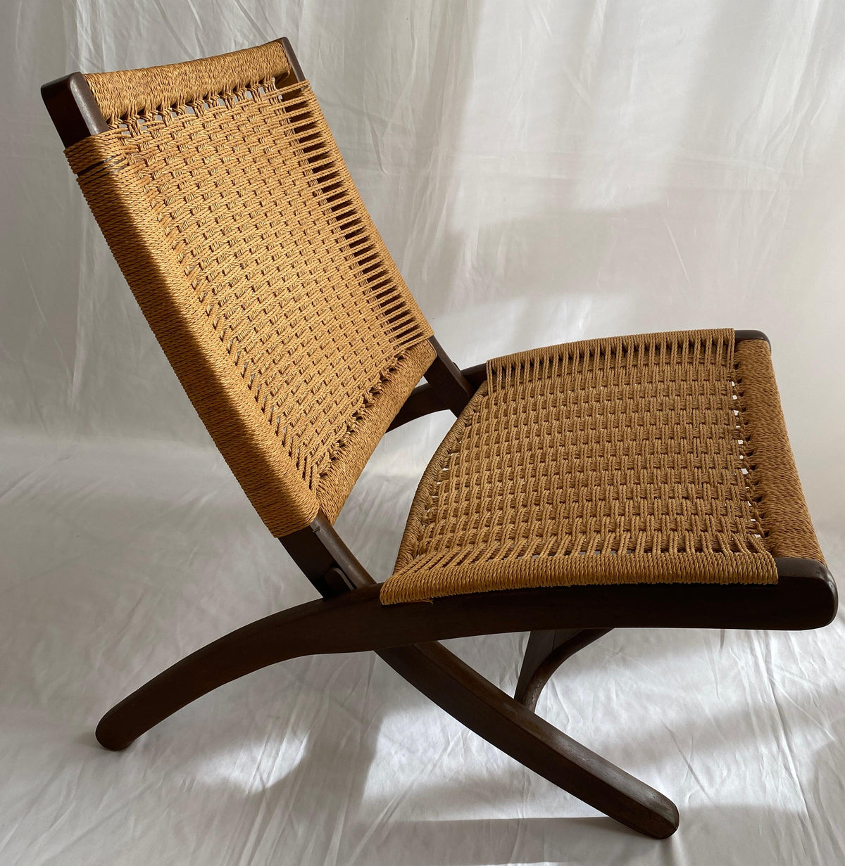 Pair of Hans Wegner Style Mid Century Folding Lounge Chairs, Teak Accent Chairs — detail 5