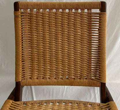 Pair of Hans Wegner Style Mid Century Folding Lounge Chairs, Teak Accent Chairs — detail 4