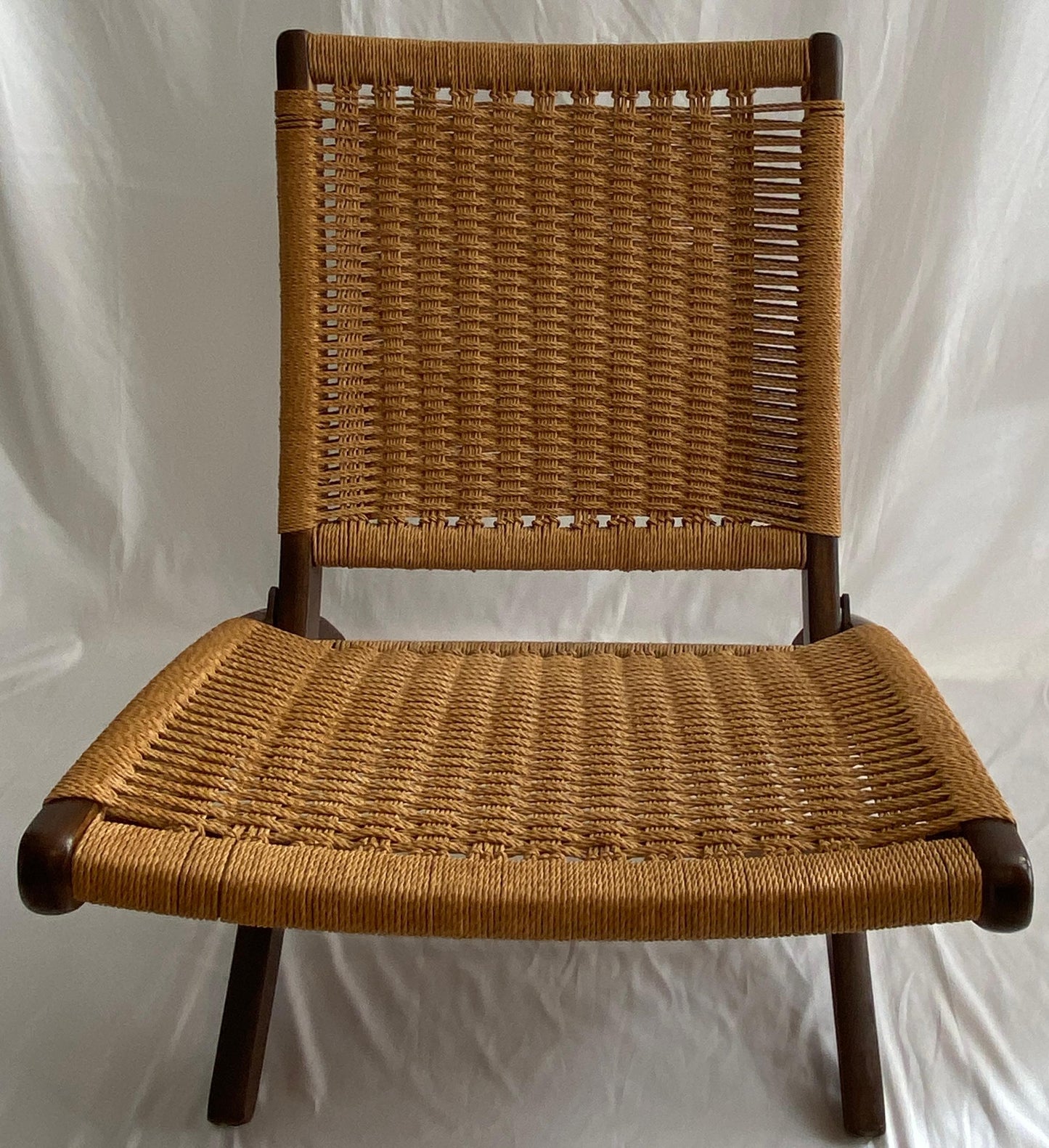 Pair of Hans Wegner Style Mid Century Folding Lounge Chairs, Teak Accent Chairs — detail 3