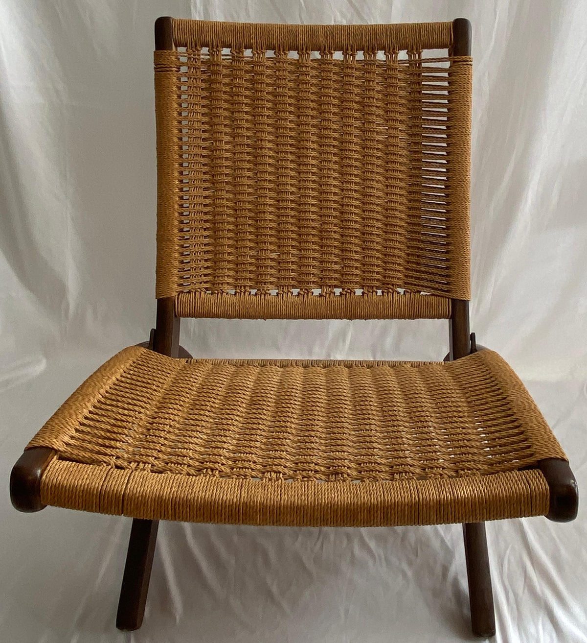 Pair of Hans Wegner Style Mid Century Folding Lounge Chairs, Teak Accent Chairs — detail 3